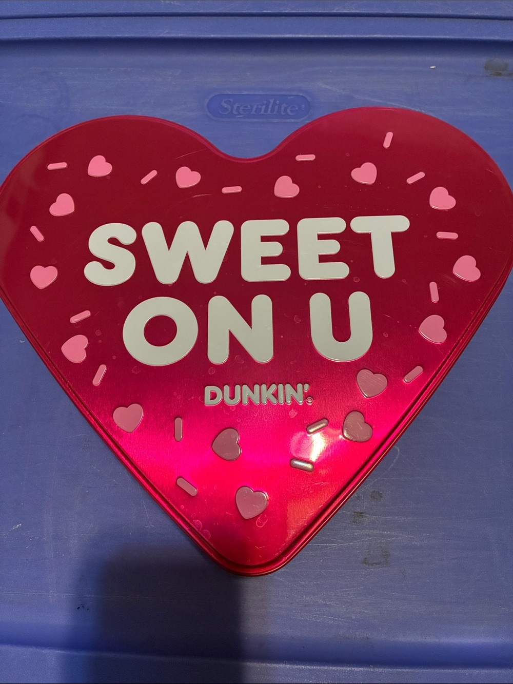 Dunkin' Heart Tins & Glove - Picture 5 of 9